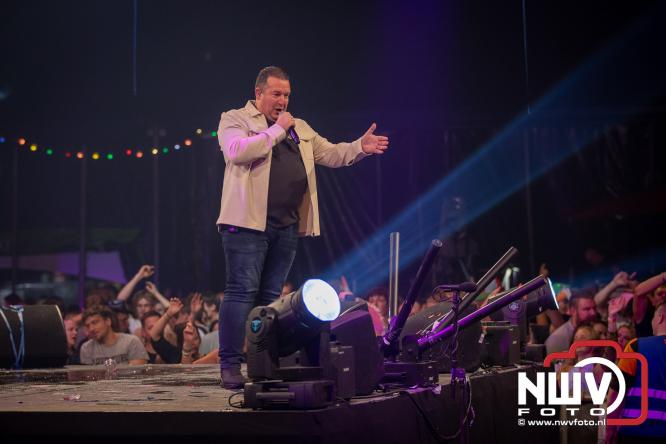 Een zee van muziek en gezelligheid tijdens het Mega Piraten Festijn in Oldebroek. - &copy; NWVFoto.nl