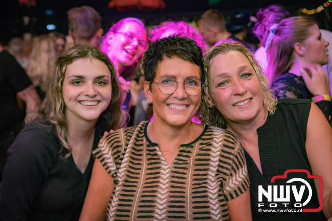 Een zee van muziek en gezelligheid tijdens het Mega Piraten Festijn in Oldebroek. - &copy; NWVFoto.nl