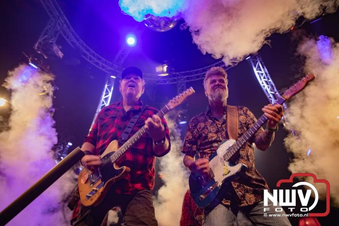 Een zee van muziek en gezelligheid tijdens het Mega Piraten Festijn in Oldebroek. - &copy; NWVFoto.nl