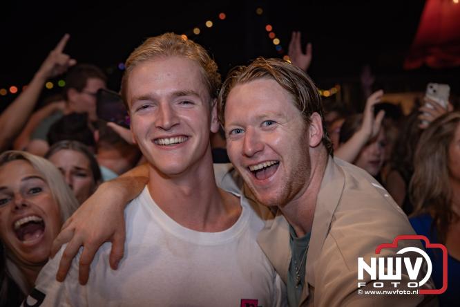 Een zee van muziek en gezelligheid tijdens het Mega Piraten Festijn in Oldebroek. - &copy; NWVFoto.nl
