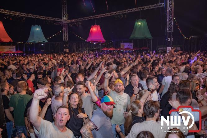 Een zee van muziek en gezelligheid tijdens het Mega Piraten Festijn in Oldebroek. - &copy; NWVFoto.nl