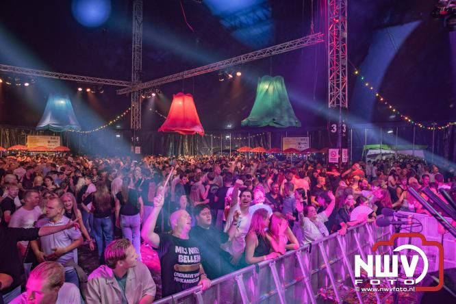 Een zee van muziek en gezelligheid tijdens het Mega Piraten Festijn in Oldebroek. - &copy; NWVFoto.nl