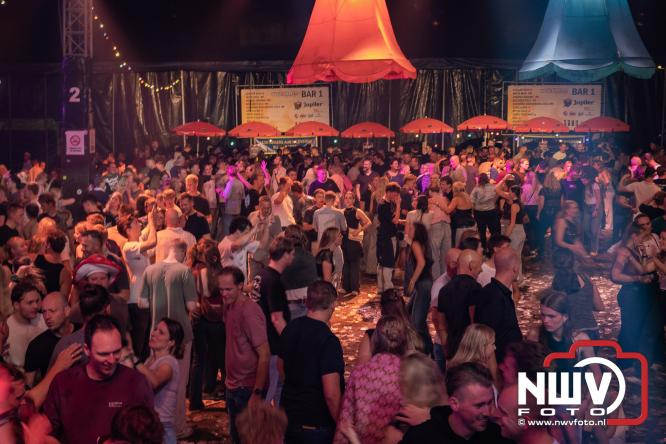 Een zee van muziek en gezelligheid tijdens het Mega Piraten Festijn in Oldebroek. - &copy; NWVFoto.nl