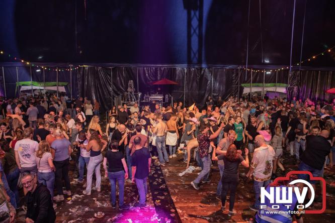 Een zee van muziek en gezelligheid tijdens het Mega Piraten Festijn in Oldebroek. - &copy; NWVFoto.nl