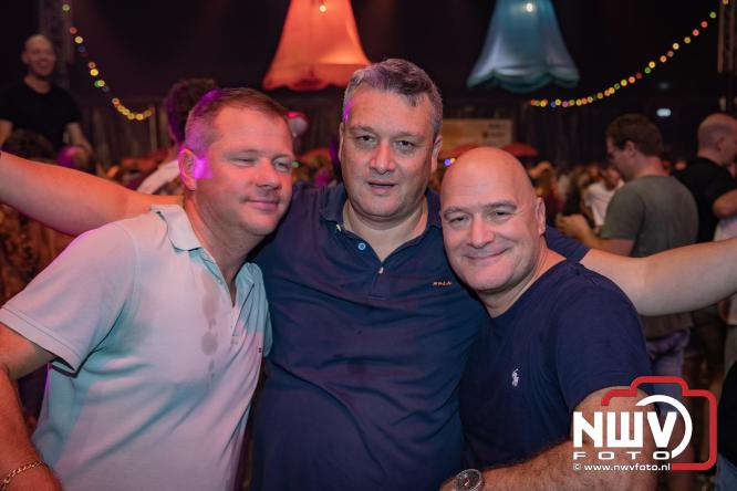 Een zee van muziek en gezelligheid tijdens het Mega Piraten Festijn in Oldebroek. - &copy; NWVFoto.nl