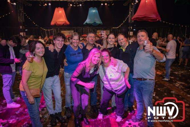 Een zee van muziek en gezelligheid tijdens het Mega Piraten Festijn in Oldebroek. - &copy; NWVFoto.nl