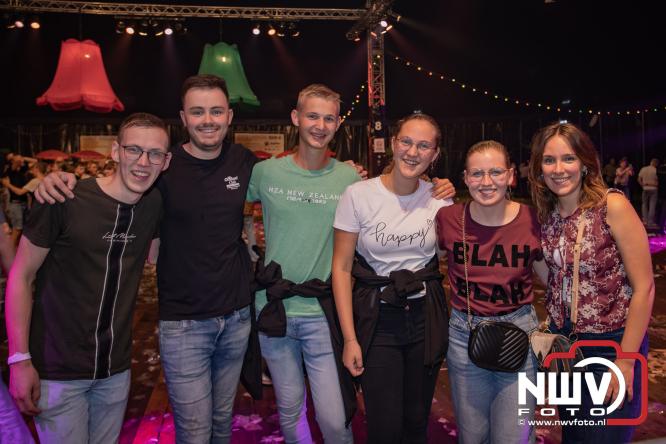 Een zee van muziek en gezelligheid tijdens het Mega Piraten Festijn in Oldebroek. - &copy; NWVFoto.nl