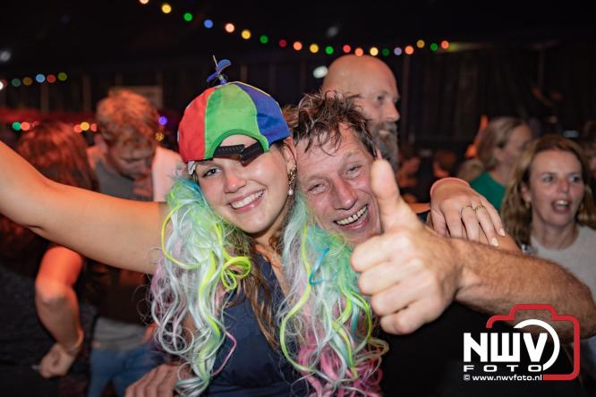 Een zee van muziek en gezelligheid tijdens het Mega Piraten Festijn in Oldebroek. - &copy; NWVFoto.nl
