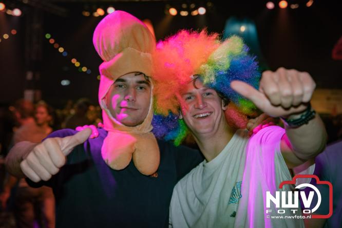 Een zee van muziek en gezelligheid tijdens het Mega Piraten Festijn in Oldebroek. - &copy; NWVFoto.nl