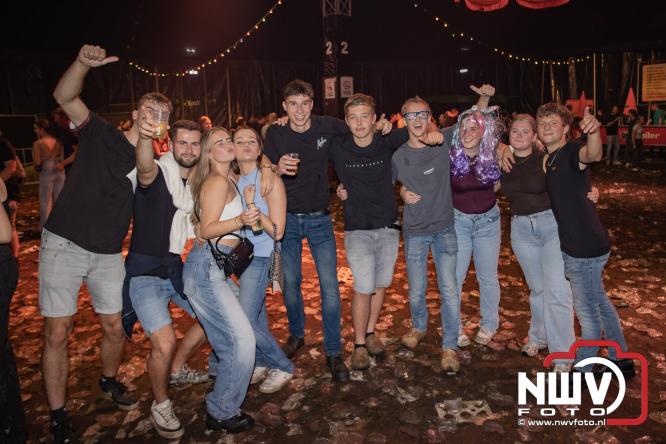 Een zee van muziek en gezelligheid tijdens het Mega Piraten Festijn in Oldebroek. - &copy; NWVFoto.nl