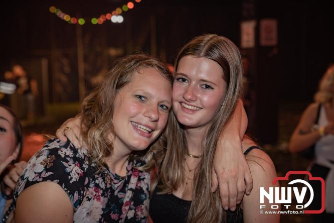 Een zee van muziek en gezelligheid tijdens het Mega Piraten Festijn in Oldebroek. - &copy; NWVFoto.nl