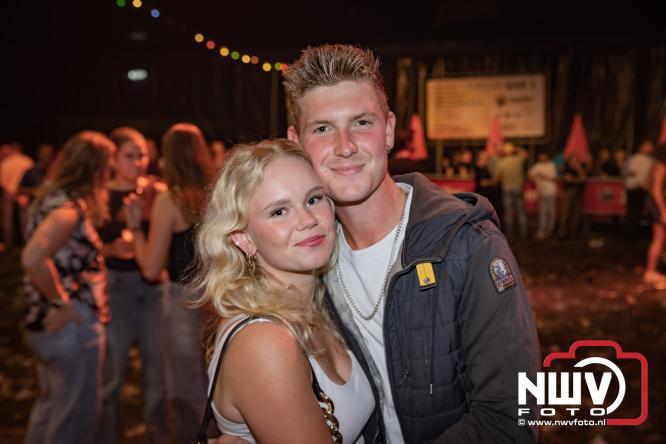 Een zee van muziek en gezelligheid tijdens het Mega Piraten Festijn in Oldebroek. - &copy; NWVFoto.nl