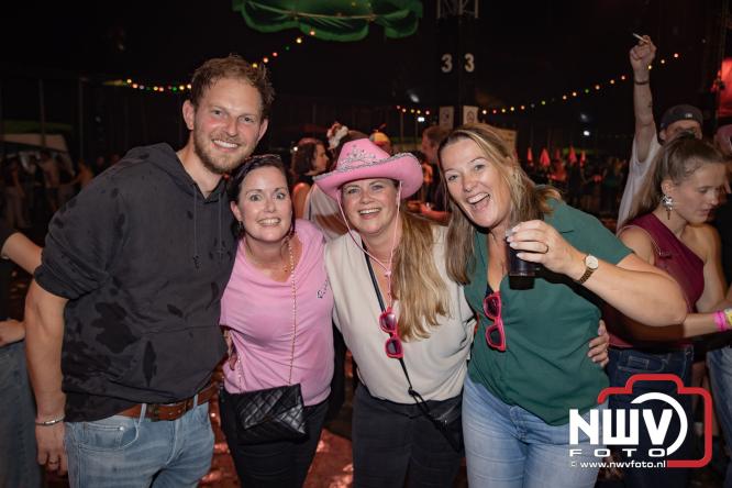 Een zee van muziek en gezelligheid tijdens het Mega Piraten Festijn in Oldebroek. - &copy; NWVFoto.nl