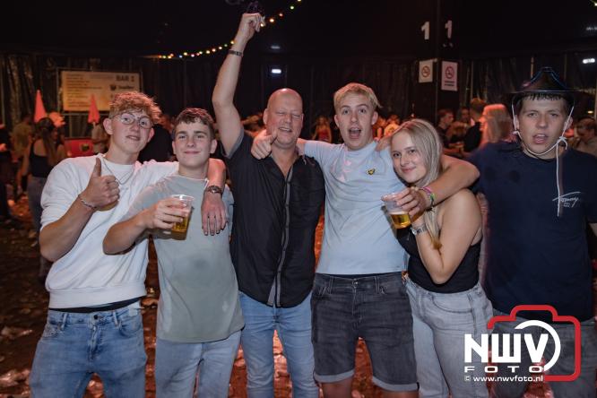 Een zee van muziek en gezelligheid tijdens het Mega Piraten Festijn in Oldebroek. - &copy; NWVFoto.nl
