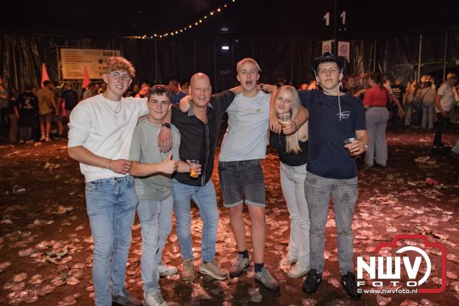 Een zee van muziek en gezelligheid tijdens het Mega Piraten Festijn in Oldebroek. - &copy; NWVFoto.nl