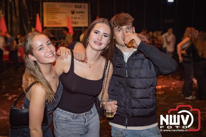 Een zee van muziek en gezelligheid tijdens het Mega Piraten Festijn in Oldebroek. - &copy; NWVFoto.nl