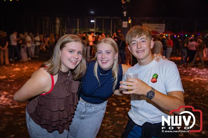 Een zee van muziek en gezelligheid tijdens het Mega Piraten Festijn in Oldebroek. - &copy; NWVFoto.nl