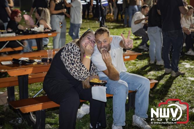 Een zee van muziek en gezelligheid tijdens het Mega Piraten Festijn in Oldebroek. - &copy; NWVFoto.nl