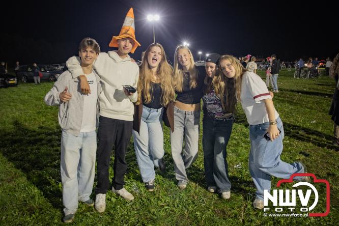 Een zee van muziek en gezelligheid tijdens het Mega Piraten Festijn in Oldebroek. - &copy; NWVFoto.nl