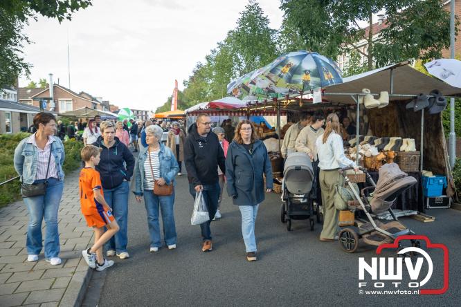 Traditie en gezelligheid komen samen tijdens de Schapenmarkt in Oldebroek. - &copy; NWVFoto.nl