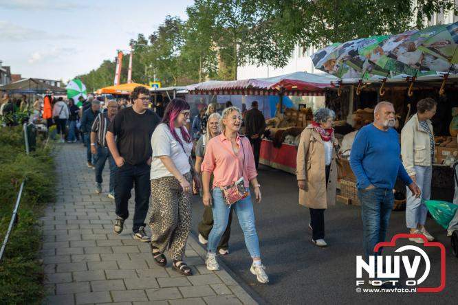 Traditie en gezelligheid komen samen tijdens de Schapenmarkt in Oldebroek. - &copy; NWVFoto.nl
