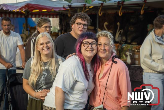 Traditie en gezelligheid komen samen tijdens de Schapenmarkt in Oldebroek. - &copy; NWVFoto.nl