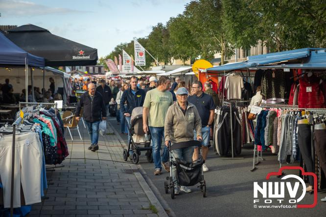 Traditie en gezelligheid komen samen tijdens de Schapenmarkt in Oldebroek. - &copy; NWVFoto.nl