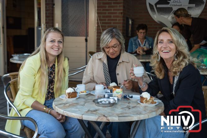 Traditie en gezelligheid komen samen tijdens de Schapenmarkt in Oldebroek. - &copy; NWVFoto.nl