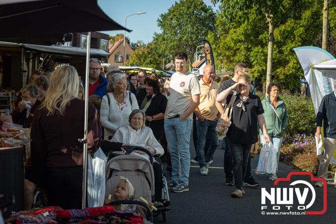 Traditie en gezelligheid komen samen tijdens de Schapenmarkt in Oldebroek. - &copy; NWVFoto.nl