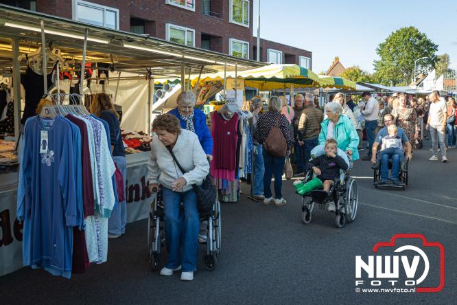 Traditie en gezelligheid komen samen tijdens de Schapenmarkt in Oldebroek. - &copy; NWVFoto.nl