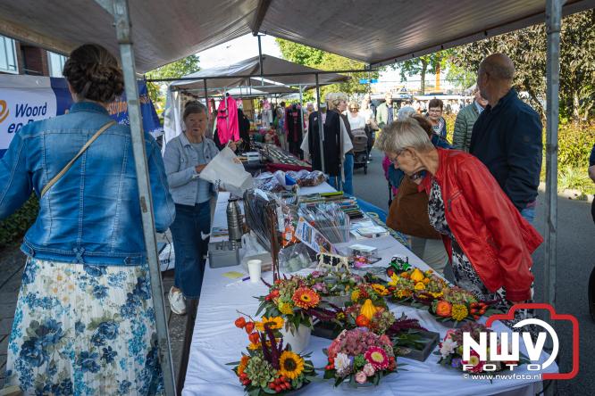 Traditie en gezelligheid komen samen tijdens de Schapenmarkt in Oldebroek. - &copy; NWVFoto.nl