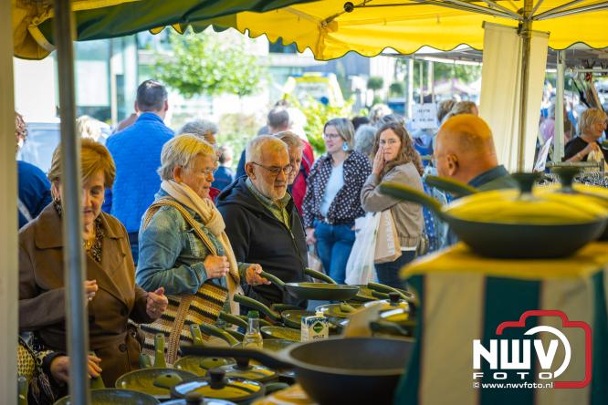 Traditie en gezelligheid komen samen tijdens de Schapenmarkt in Oldebroek. - &copy; NWVFoto.nl