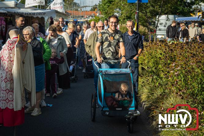 Traditie en gezelligheid komen samen tijdens de Schapenmarkt in Oldebroek. - &copy; NWVFoto.nl