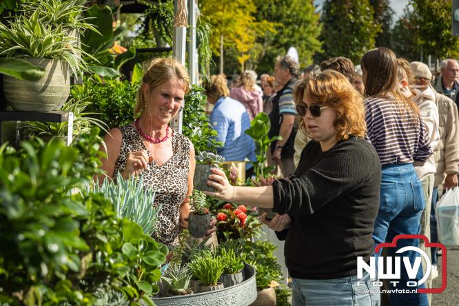 Traditie en gezelligheid komen samen tijdens de Schapenmarkt in Oldebroek. - &copy; NWVFoto.nl