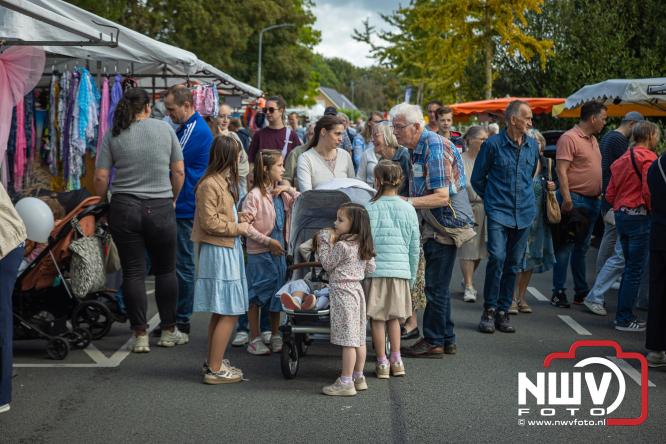 Traditie en gezelligheid komen samen tijdens de Schapenmarkt in Oldebroek. - &copy; NWVFoto.nl