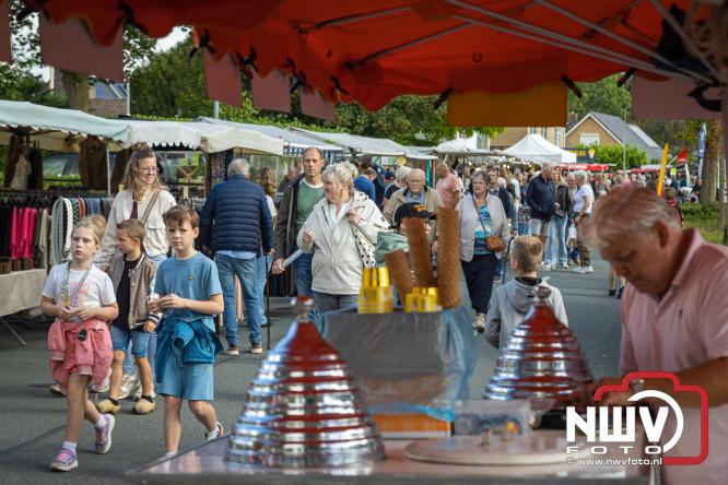 Traditie en gezelligheid komen samen tijdens de Schapenmarkt in Oldebroek. - &copy; NWVFoto.nl