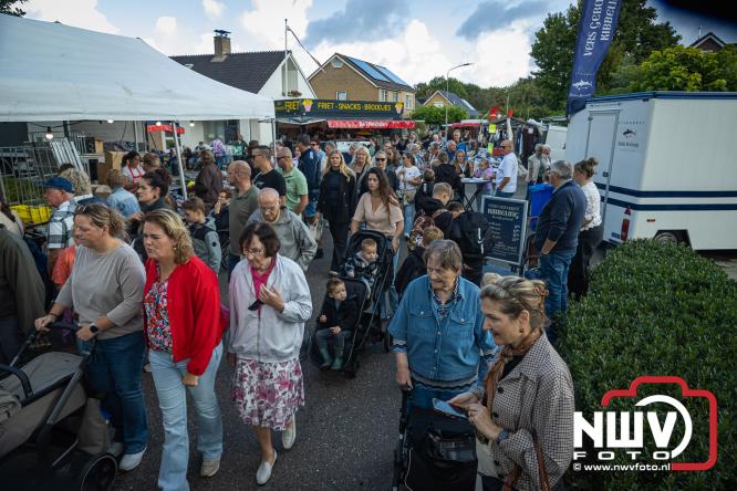 Traditie en gezelligheid komen samen tijdens de Schapenmarkt in Oldebroek. - &copy; NWVFoto.nl