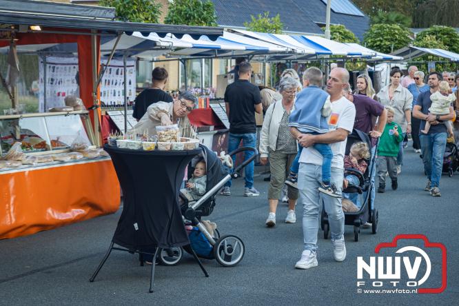 Traditie en gezelligheid komen samen tijdens de Schapenmarkt in Oldebroek. - &copy; NWVFoto.nl