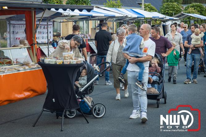 Traditie en gezelligheid komen samen tijdens de Schapenmarkt in Oldebroek. - &copy; NWVFoto.nl