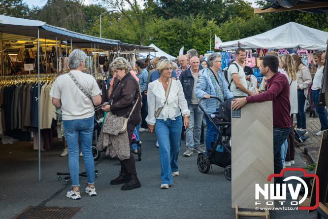 Traditie en gezelligheid komen samen tijdens de Schapenmarkt in Oldebroek. - &copy; NWVFoto.nl