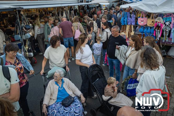 Traditie en gezelligheid komen samen tijdens de Schapenmarkt in Oldebroek. - &copy; NWVFoto.nl