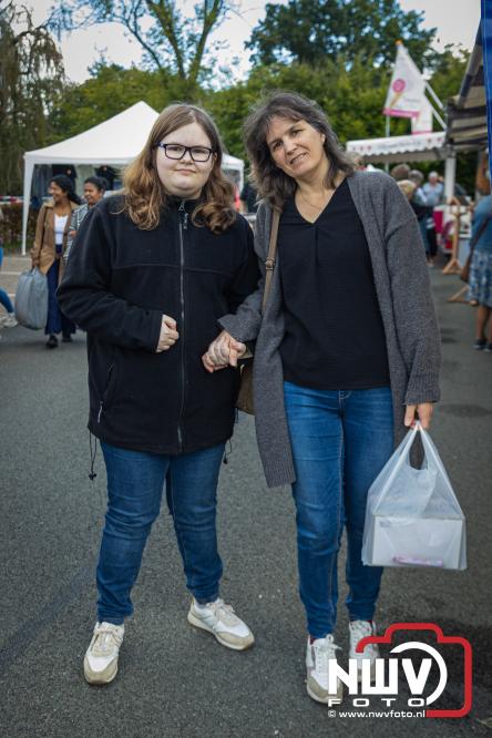 Traditie en gezelligheid komen samen tijdens de Schapenmarkt in Oldebroek. - &copy; NWVFoto.nl