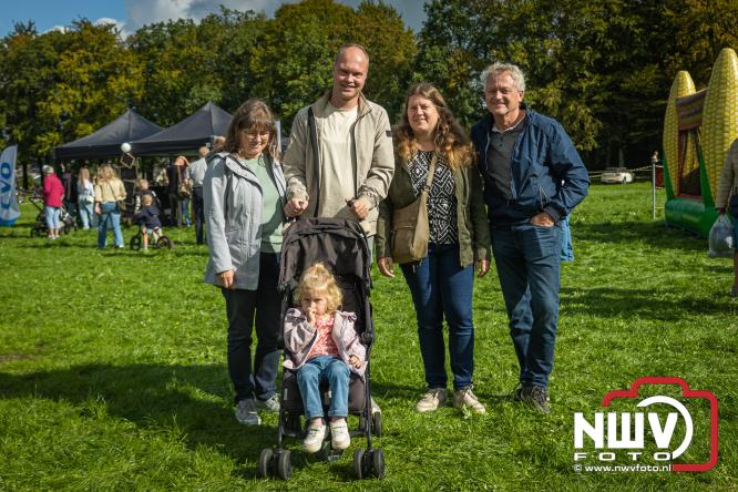 Traditie en gezelligheid komen samen tijdens de Schapenmarkt in Oldebroek. - &copy; NWVFoto.nl