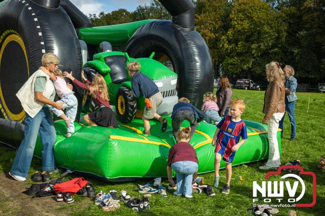 Traditie en gezelligheid komen samen tijdens de Schapenmarkt in Oldebroek. - &copy; NWVFoto.nl