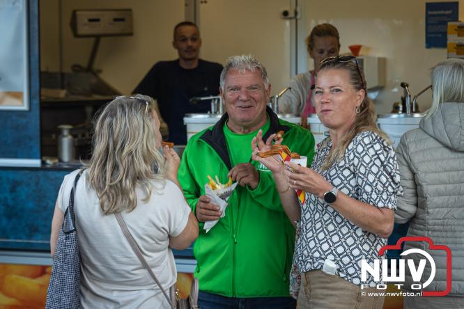 Traditie en gezelligheid komen samen tijdens de Schapenmarkt in Oldebroek. - &copy; NWVFoto.nl