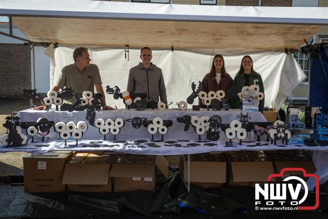 Traditie en gezelligheid komen samen tijdens de Schapenmarkt in Oldebroek. - &copy; NWVFoto.nl