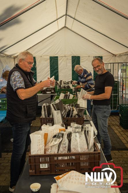 Traditie en gezelligheid komen samen tijdens de Schapenmarkt in Oldebroek. - &copy; NWVFoto.nl