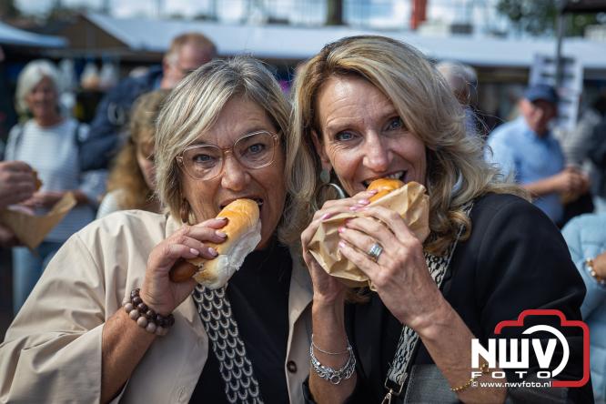 Traditie en gezelligheid komen samen tijdens de Schapenmarkt in Oldebroek. - &copy; NWVFoto.nl