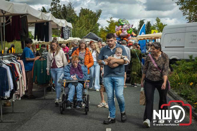 Traditie en gezelligheid komen samen tijdens de Schapenmarkt in Oldebroek. - &copy; NWVFoto.nl