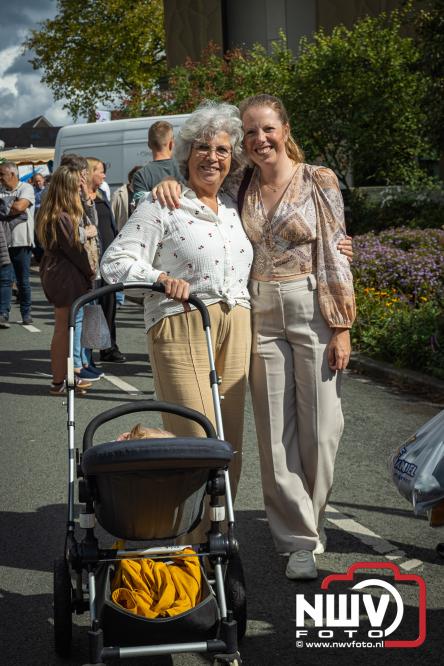 Traditie en gezelligheid komen samen tijdens de Schapenmarkt in Oldebroek. - &copy; NWVFoto.nl